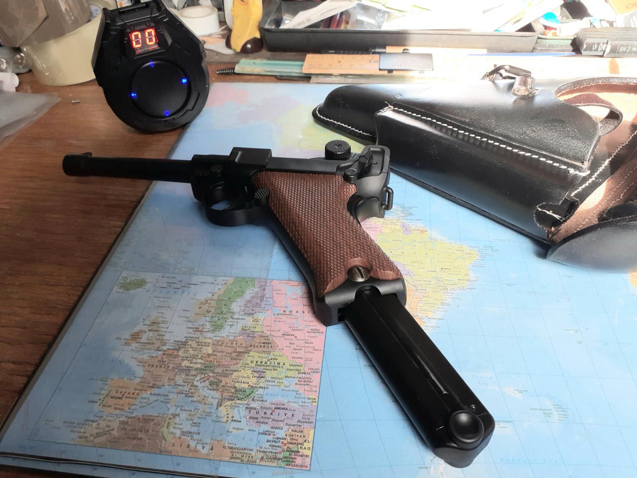 Luger P08 Shell Uitwerpende Laser Speelgoedpistool  + 6 patronen +