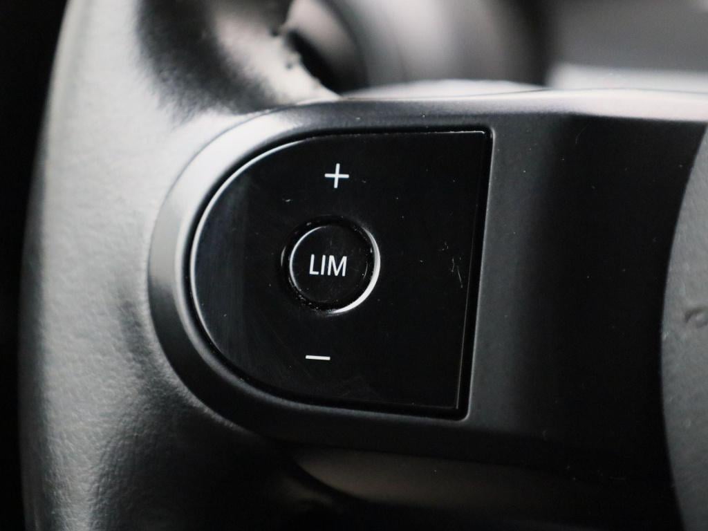 Mini Cooper mini 1.5 essential | navigatie | black pakket | parkeer sensore