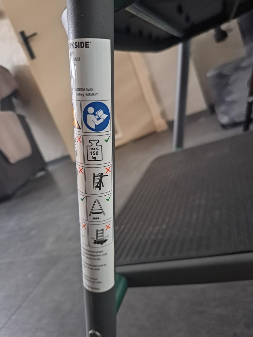 HUISHOUD TRAPJE MET 2 TREDEN