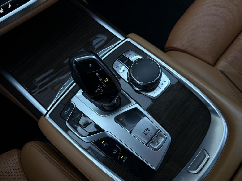 BMW 7 Serie 740i high executive | harman kardon | schuif/kanteldak | soft c