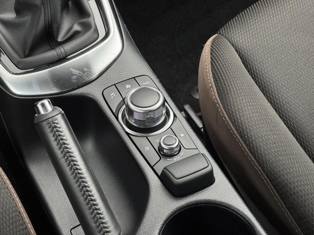 Mazda 2 1.5 skyactiv-g style selected nl-auto, allseason banden!