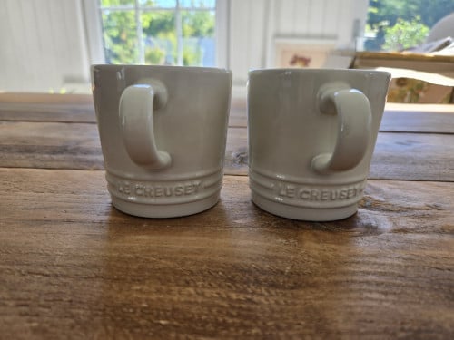 Twee koffiebekers/mokjes Le Creuset beige/gebroken wit