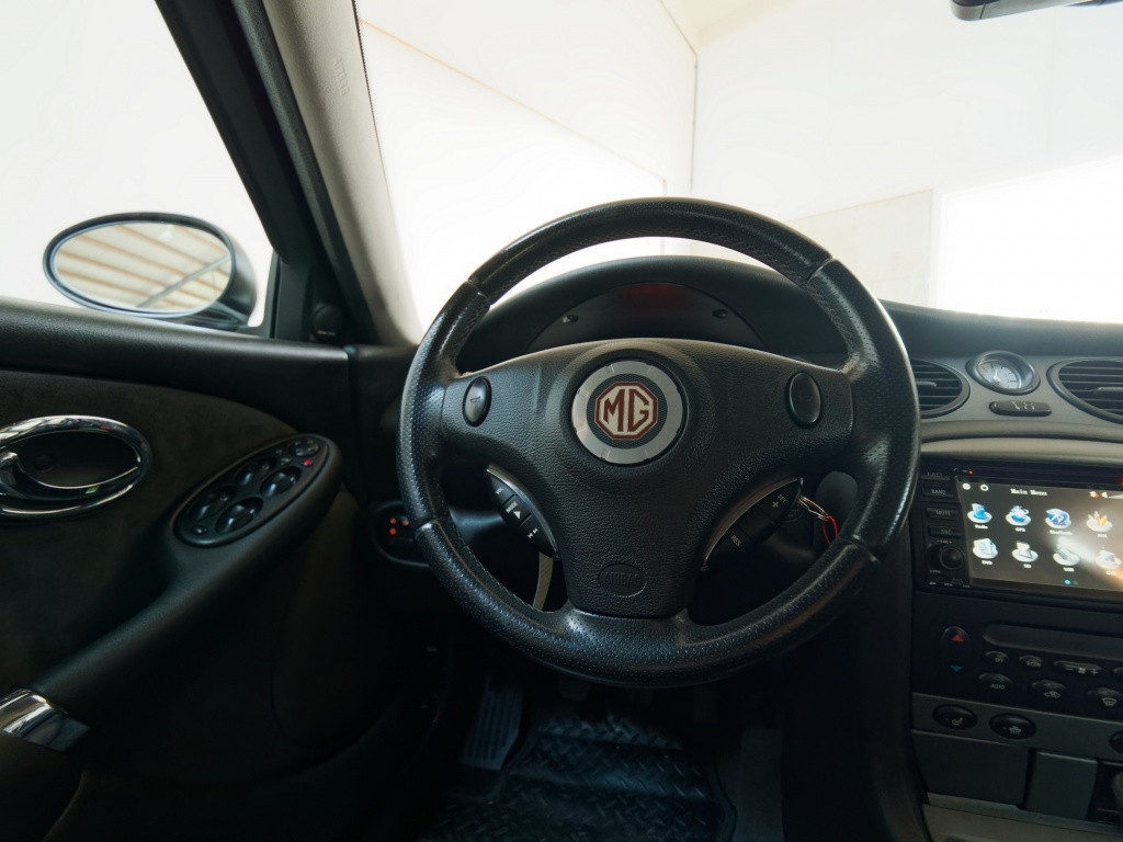 MG ZT 4.6 v8 260