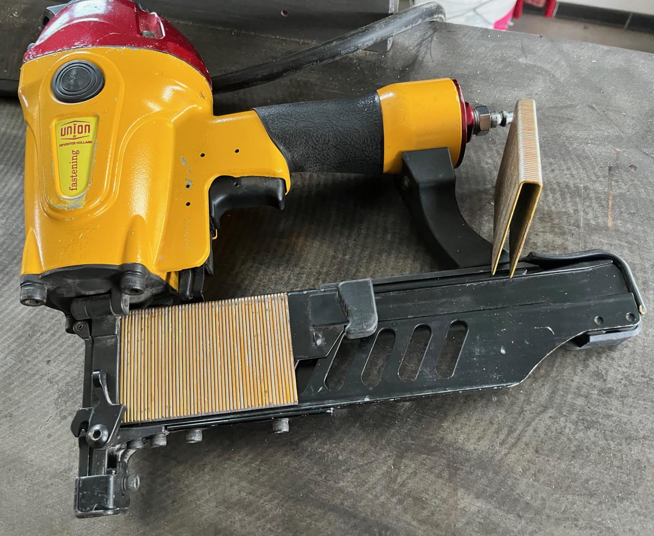 Pneumatiche tacker voor nieten en krammen