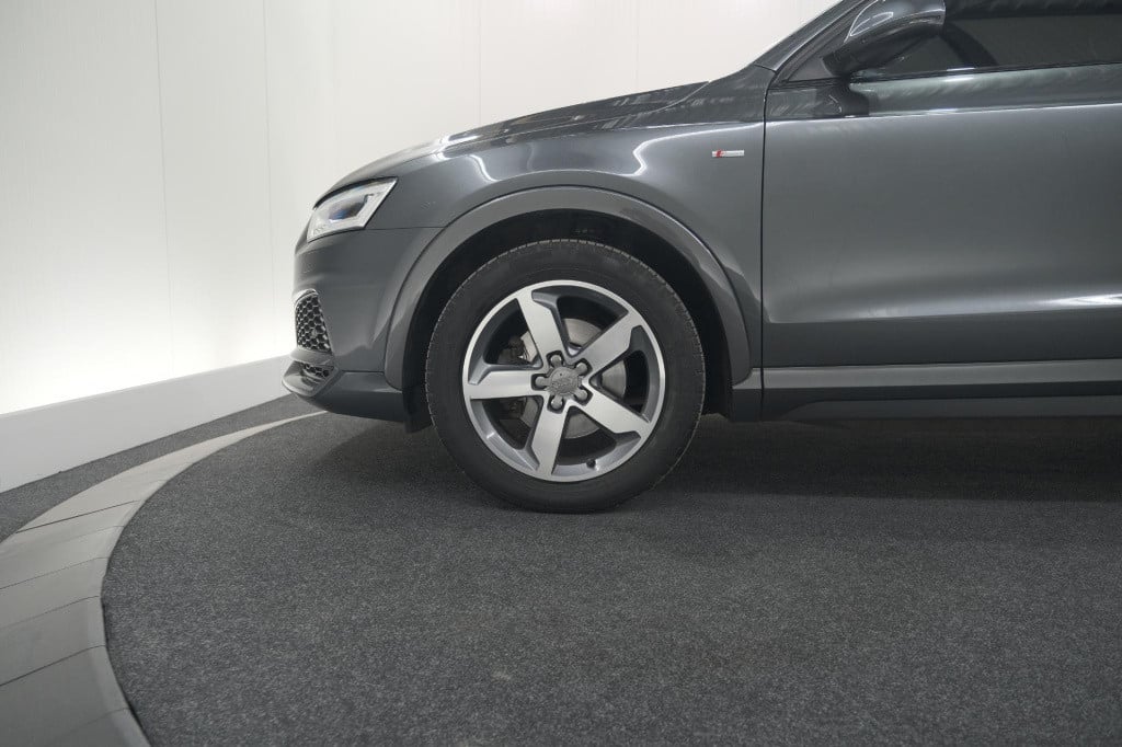 Audi Q3 1.4 tfsi cod sport s line edition | parkeersensoren | navigatie | c