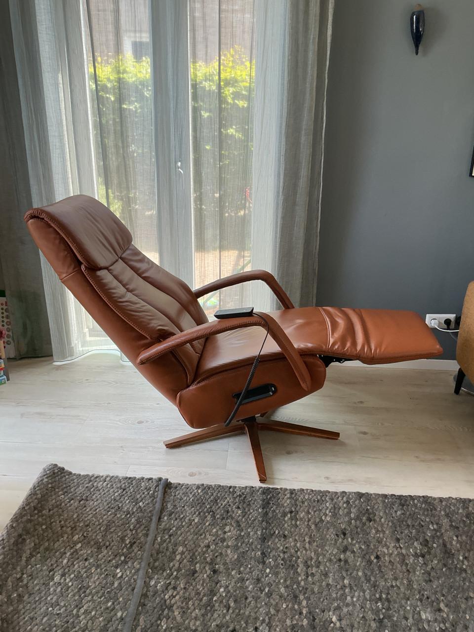 Prominent relaxfauteuil, zeer comfortabel met accu en onderrugsteun