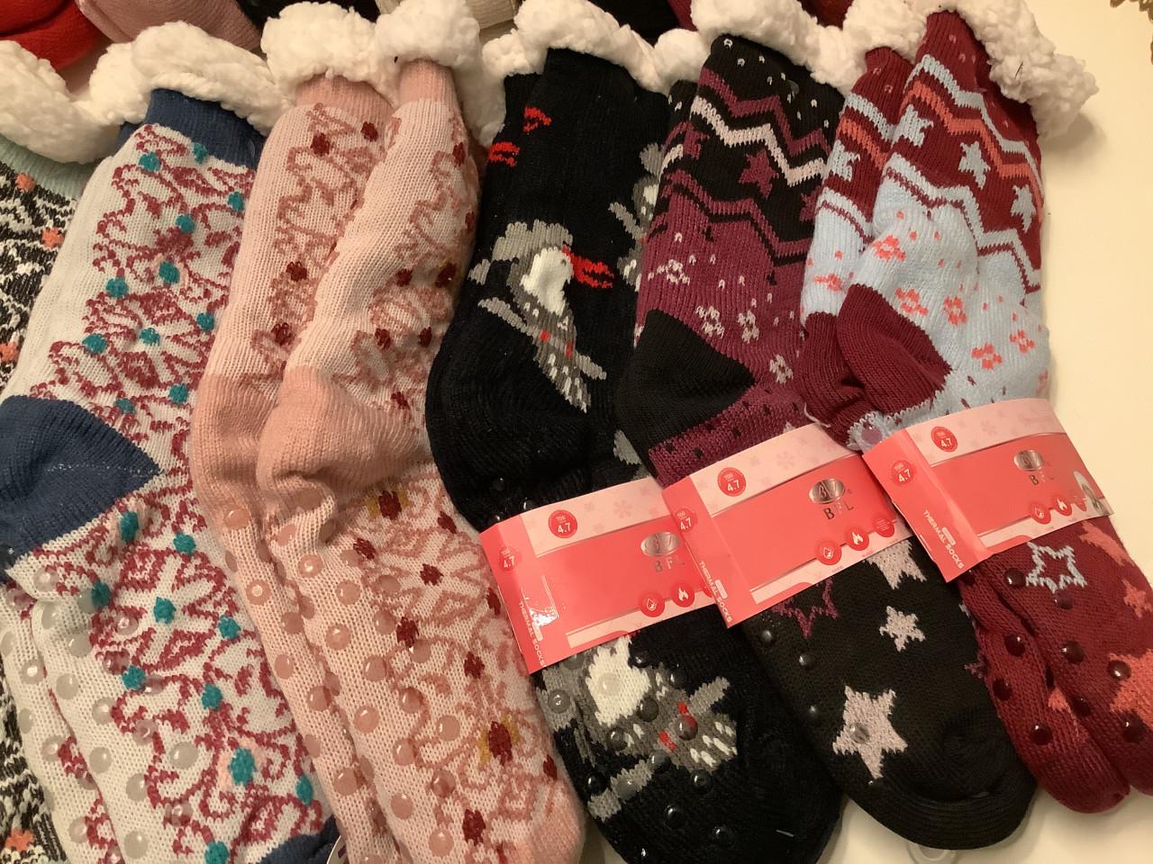 Partij leuke fluffy huissokken. ( partij 242)