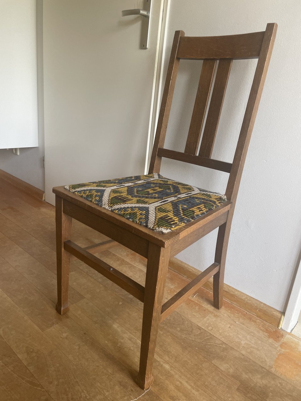 Authentiek houten stoel