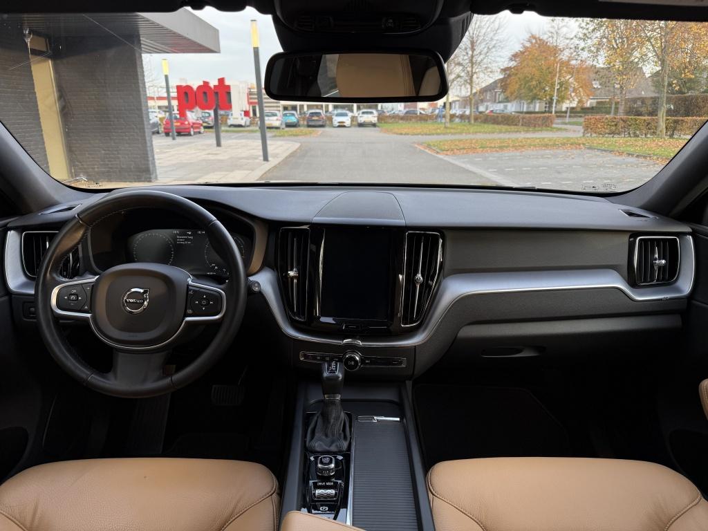Volvo XC60 2.0 t4 momentum // 18.000km! //