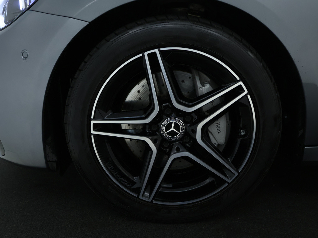 Mercedes-Benz E-Klasse 200 amg line | panoramadak | trekhaak | sfeerverlich