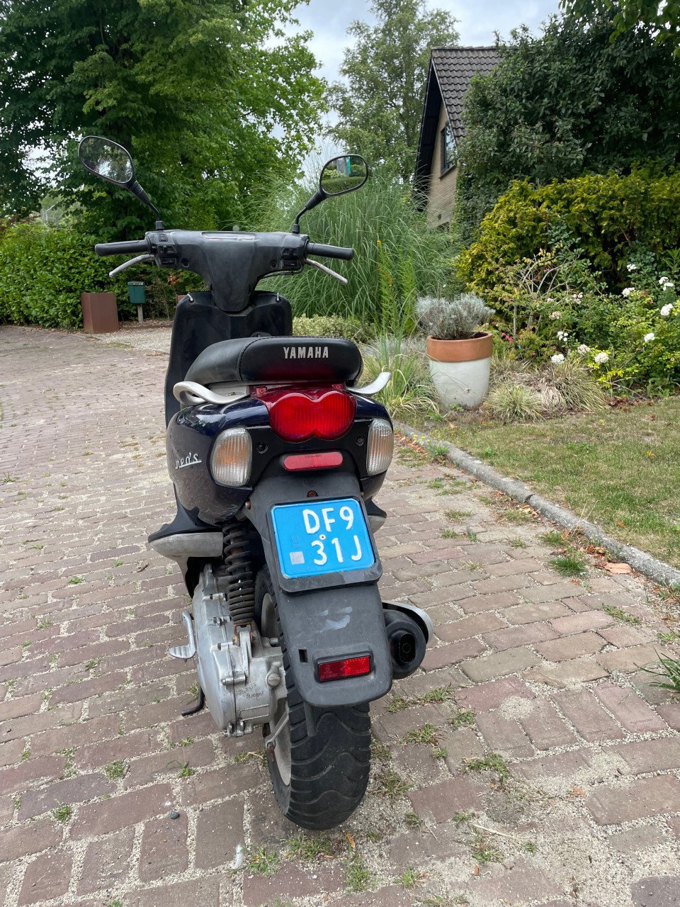 Yamaha Neos scooter
