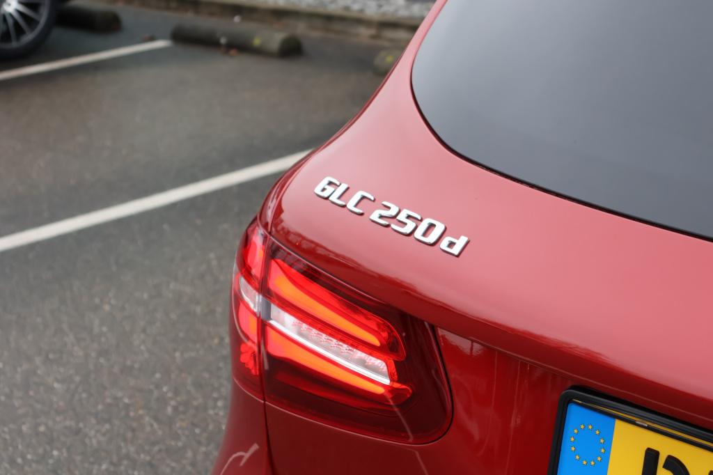 Mercedes-Benz Glc 250 d 4matic amg l panoramadak l trekhaak l stoelverwarmi