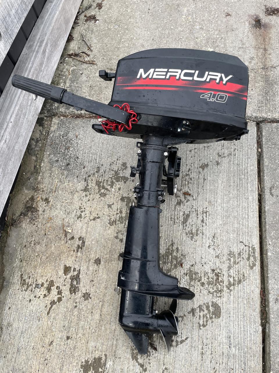 Te koop, twee buitenboordmotoren