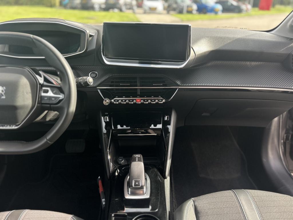 Peugeot 208 1.2 puretech 100pk eat8 allure pack 3d cockpit | apple carplay 