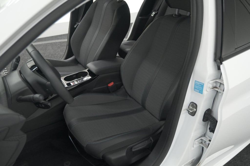 Peugeot 208 puretech 100 allure pack | camera | apple carplay | stoelverwar