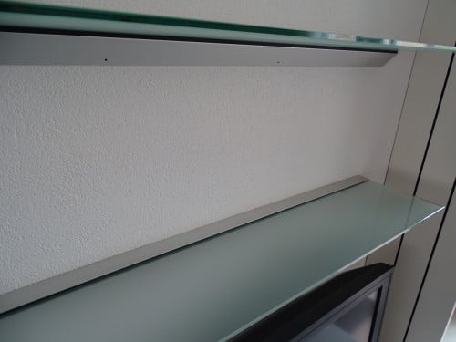 2 zwevende design glazen wandpanelen, merk: team by Wellis