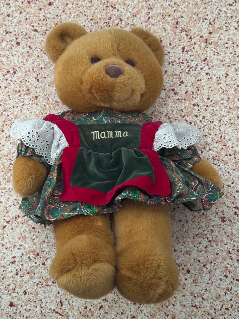 Vintage knuffelbeer "Mamma" met jurk