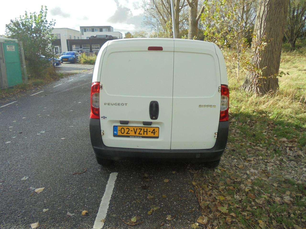 Nette Peugeot Bipper 1.4 HDi XT is binnen ook netjes uit Bwjr. 2009