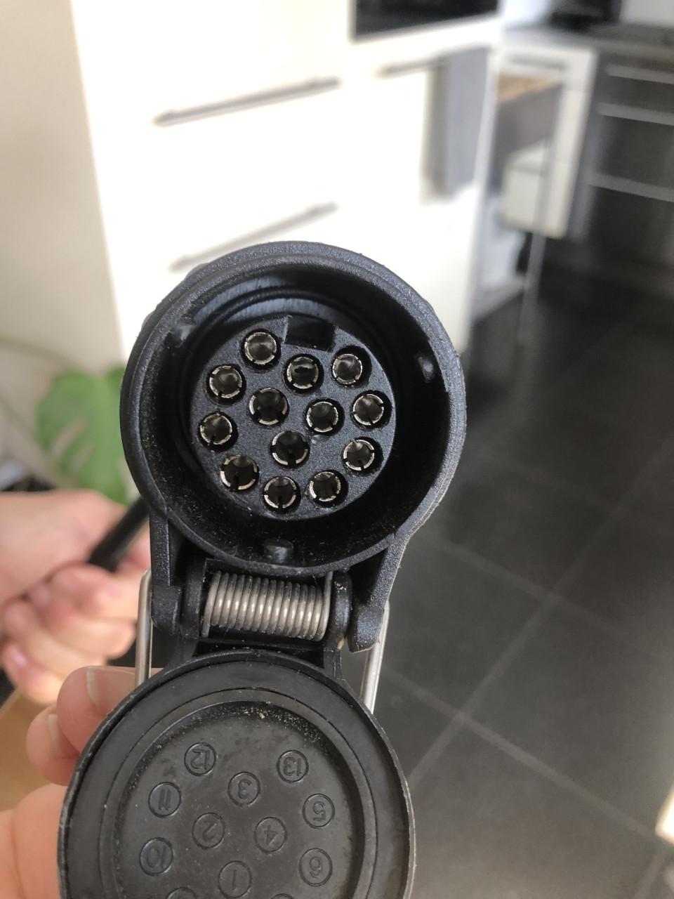 Te koop adapterkabel van Multicon West naar 13 polige Jeager of 7 polige