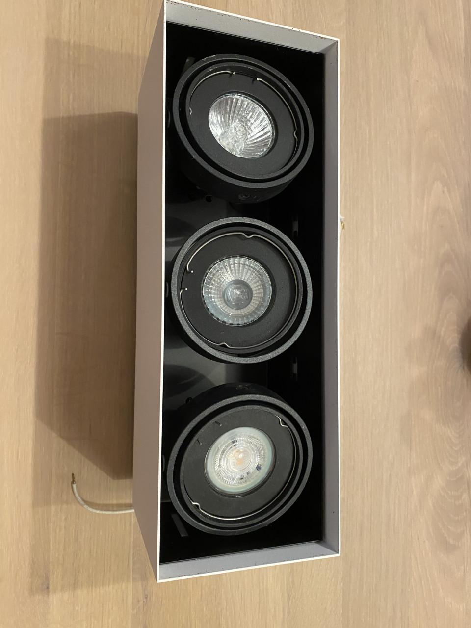 Witte blok met 3 verstelbare spots