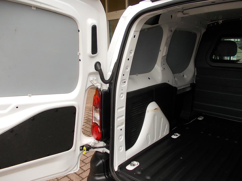 Peugeot Partner 1.6 hdi airco, cruise contr., pdc, schuifdeur
