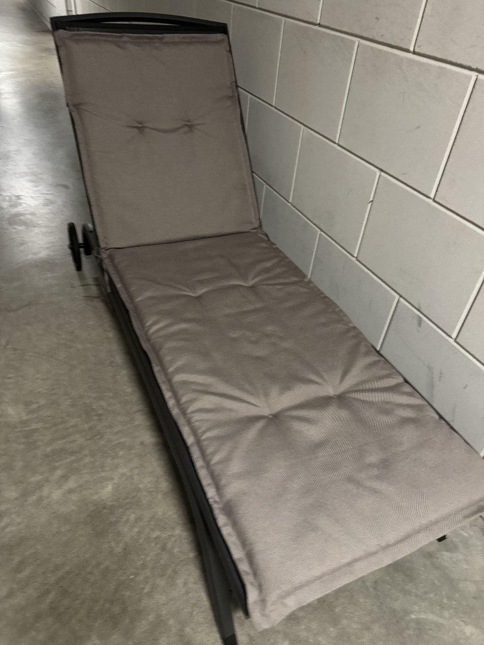 Ligbed met kussen z.g.a.n.!