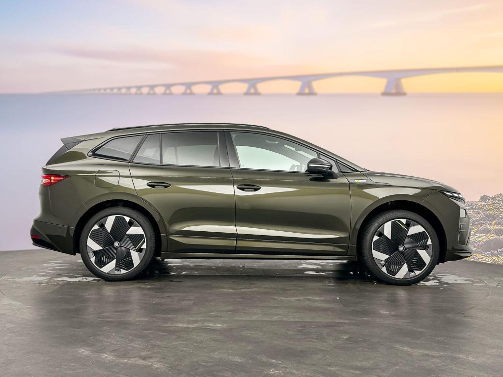 Skoda Enyaq Iv rs elektromotor 250 kw / 340 pk suv elektrische aa