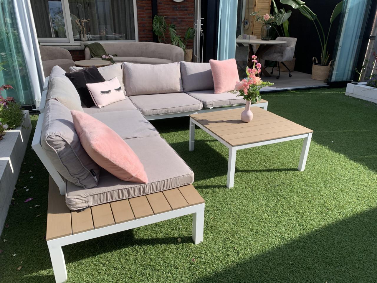Loungeset wit Alminium, met kussens en tafel