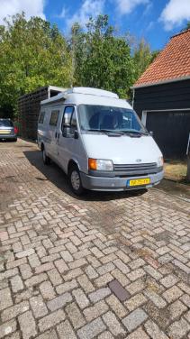 Compacte ford transit camper bus