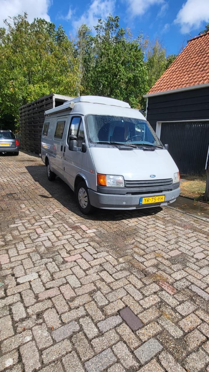 Compacte ford transit camper bus