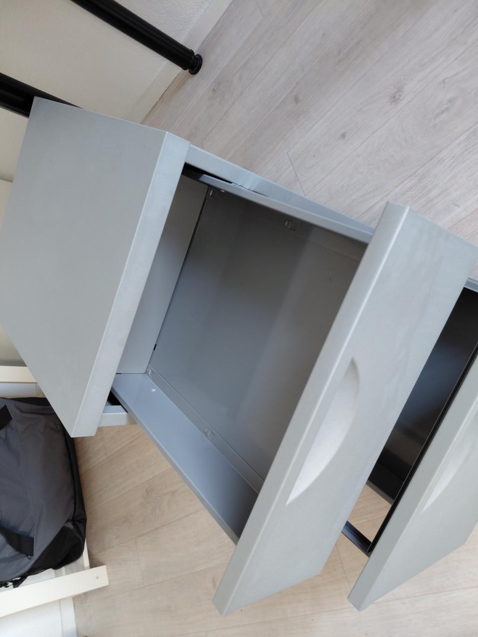 Tafel, bureau tafel, ladekastje,