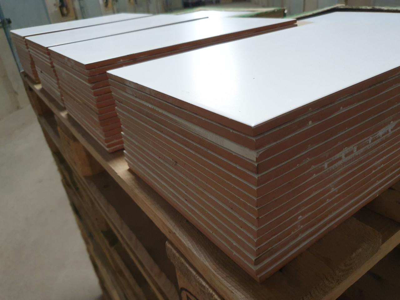 Nieuwe wandtegels voor Badkamer, wc of keuken totaal 7,5 vierkante meter.