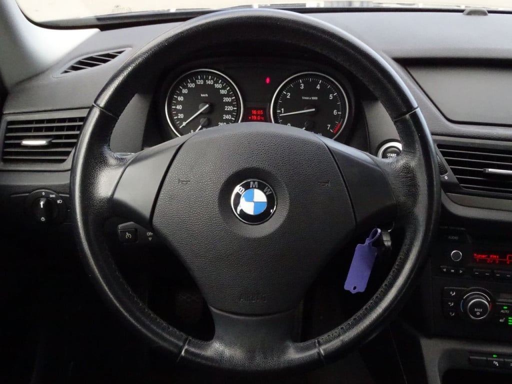 BMW X1 sdrive18i executive | bluetooth | stoelverwarming | 18"