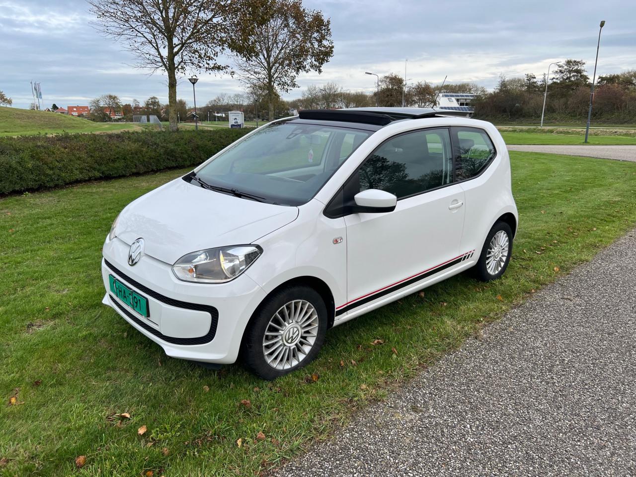 Als nieuw, VW Up uit 2013 met slechts 67.000 km Panoramadak!!