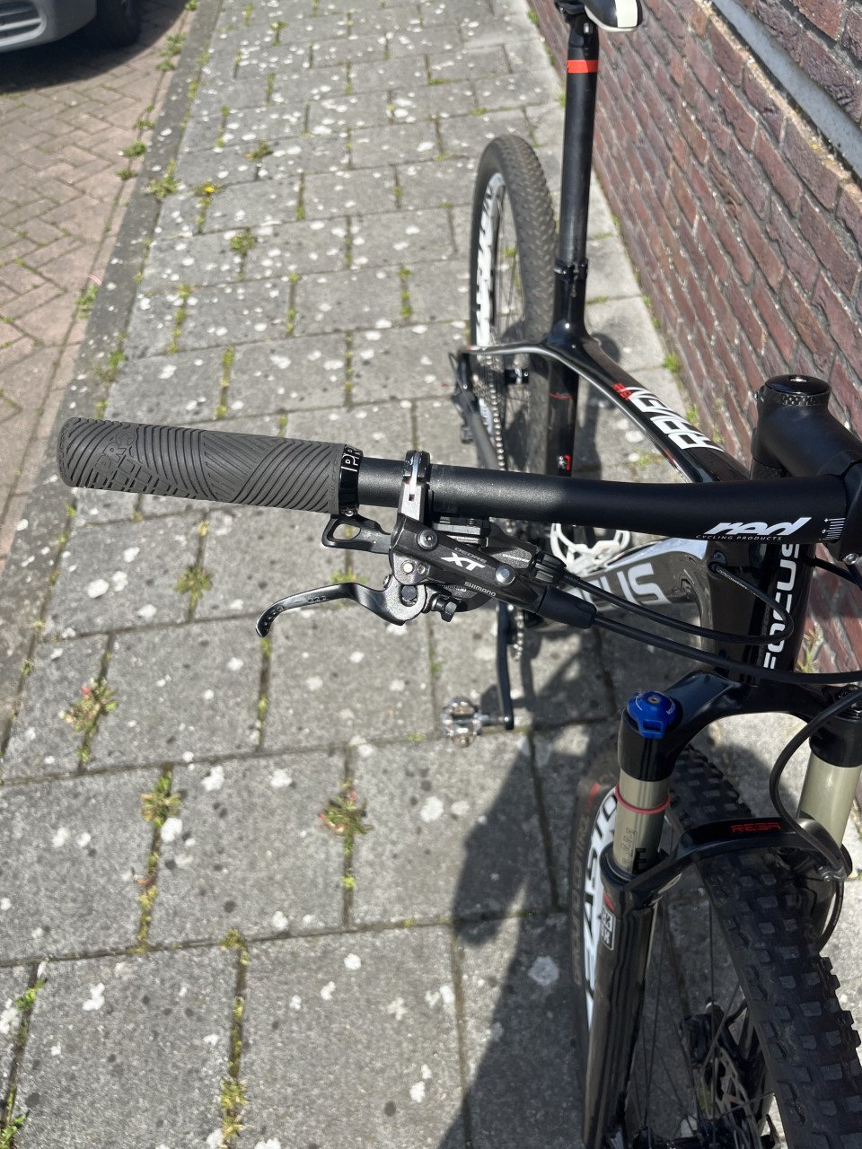 Focus raven maat M carbon
