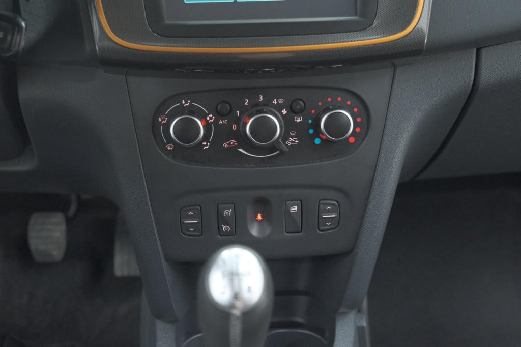 Dacia Sandero Stepway tce 90 sl | camera | navigatie | parkeersensoren | cr