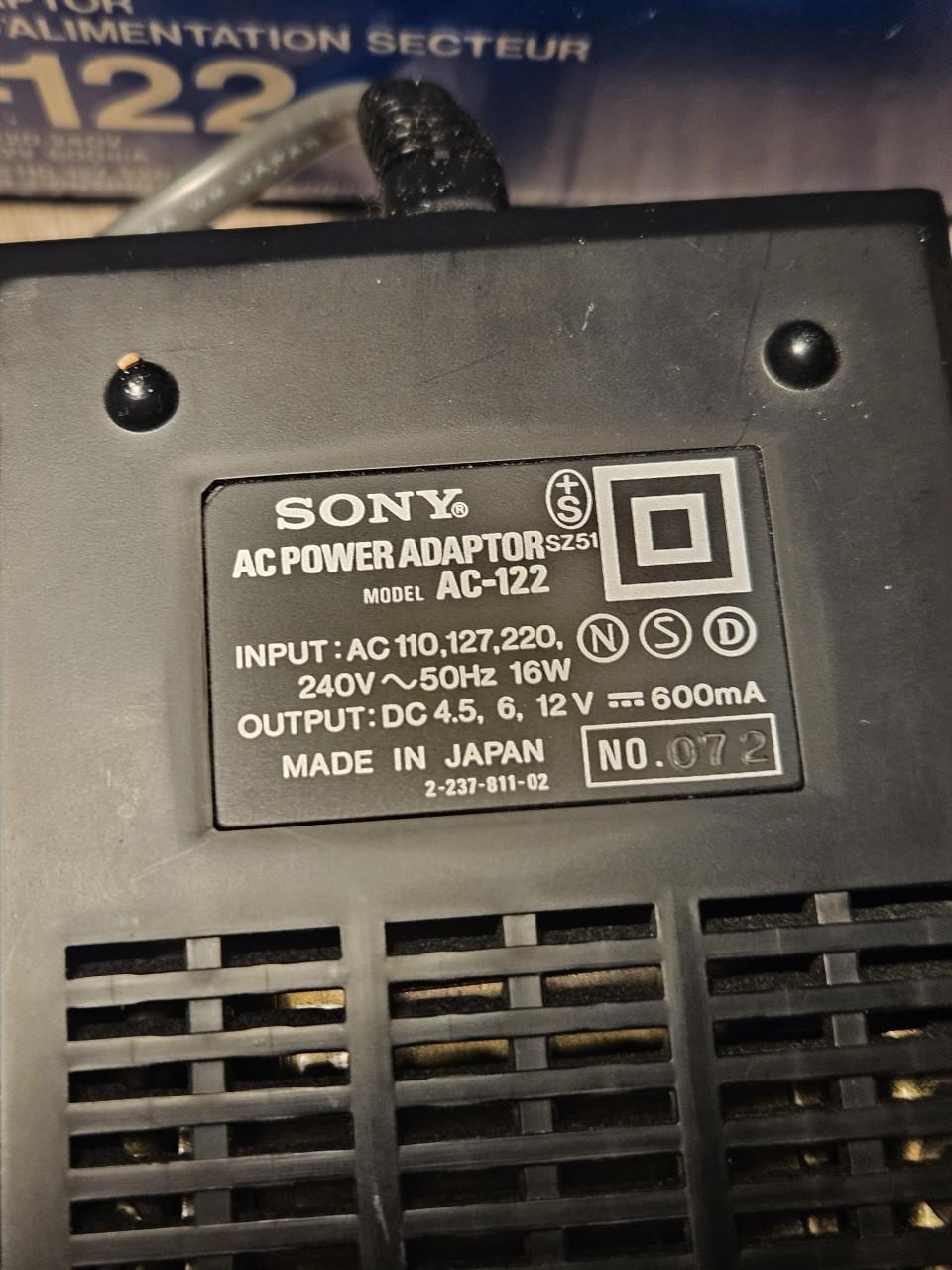 Mooie vintage Sony AC 122 power adapter zgan nog in de doos