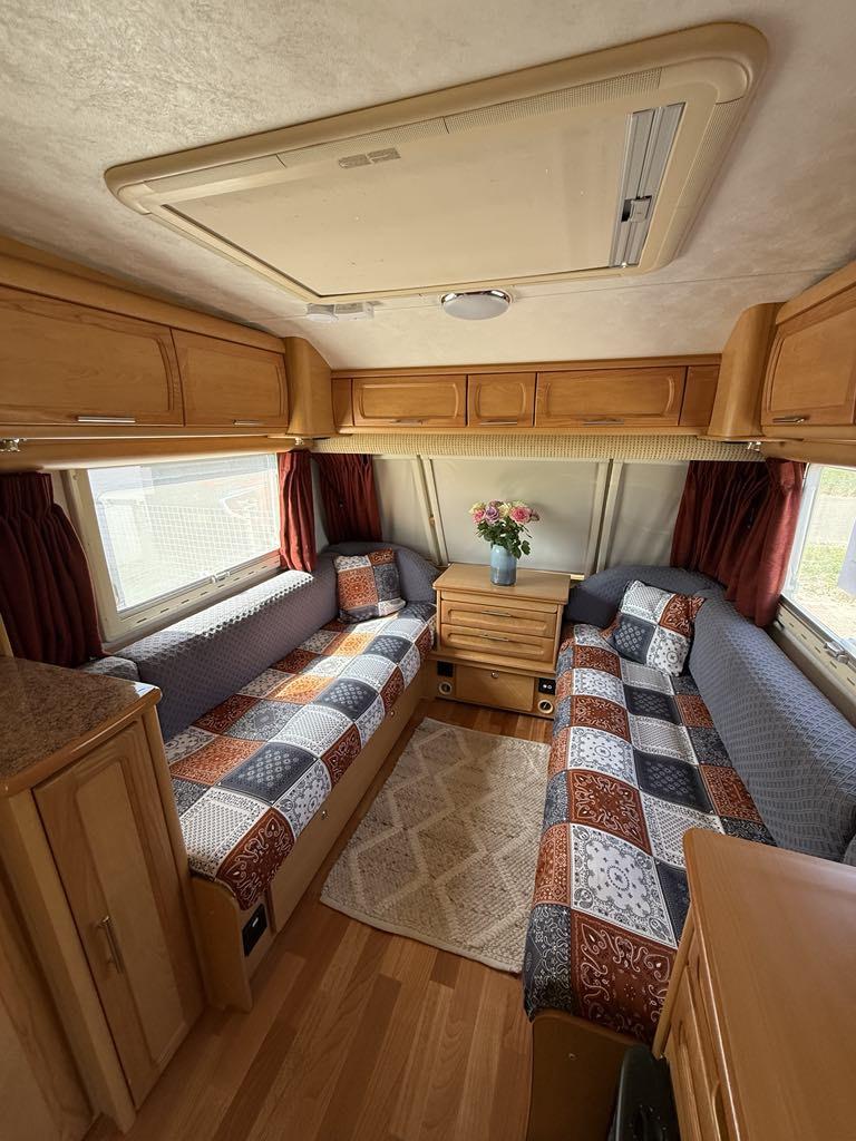 Zeer luxe Elddis crusador hurricane 2004 met lichte hagelschade