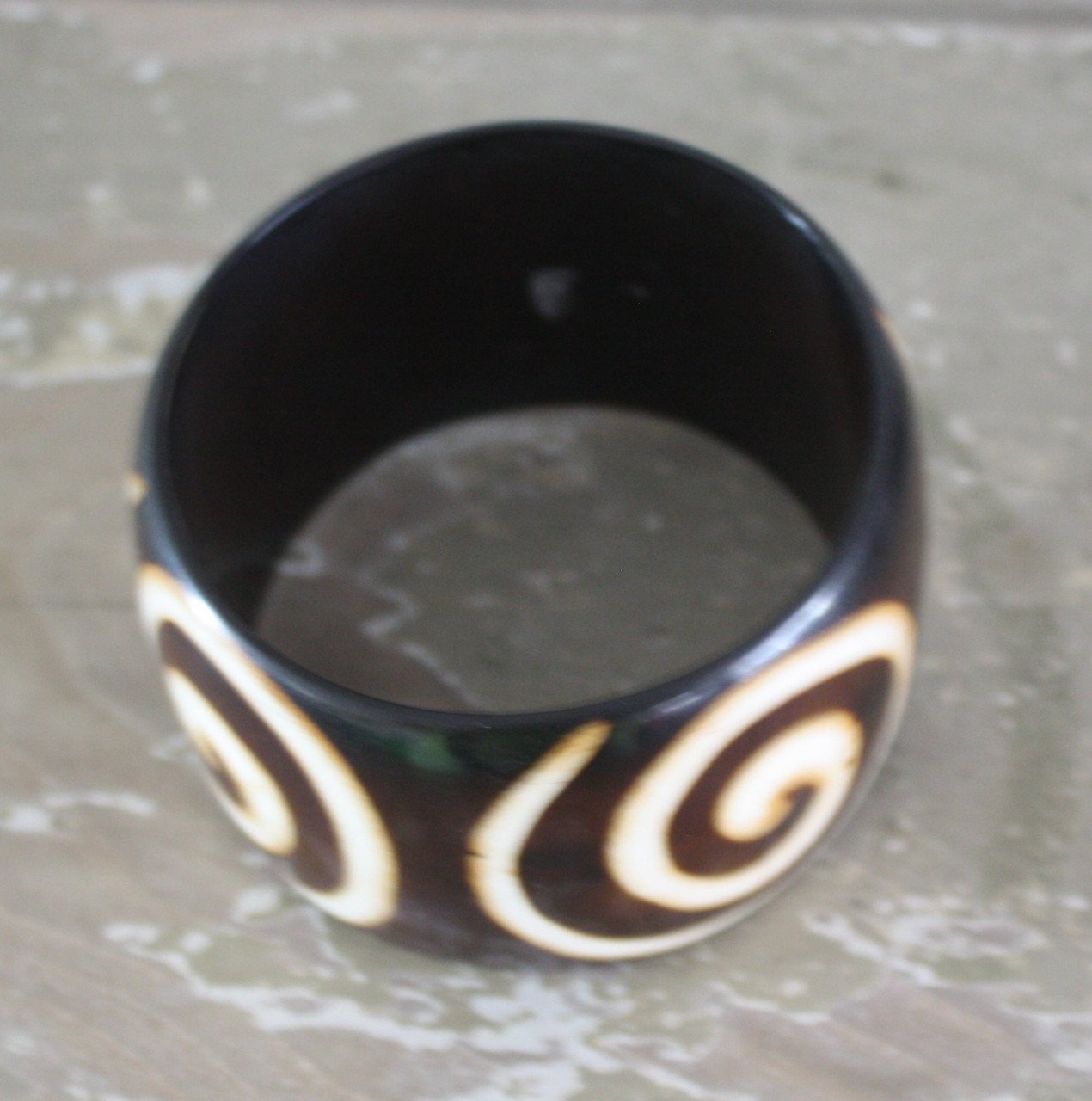 Bruin met beige print armband kunststof