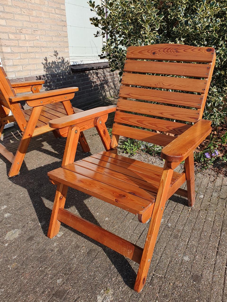Set houten tuinstoelen