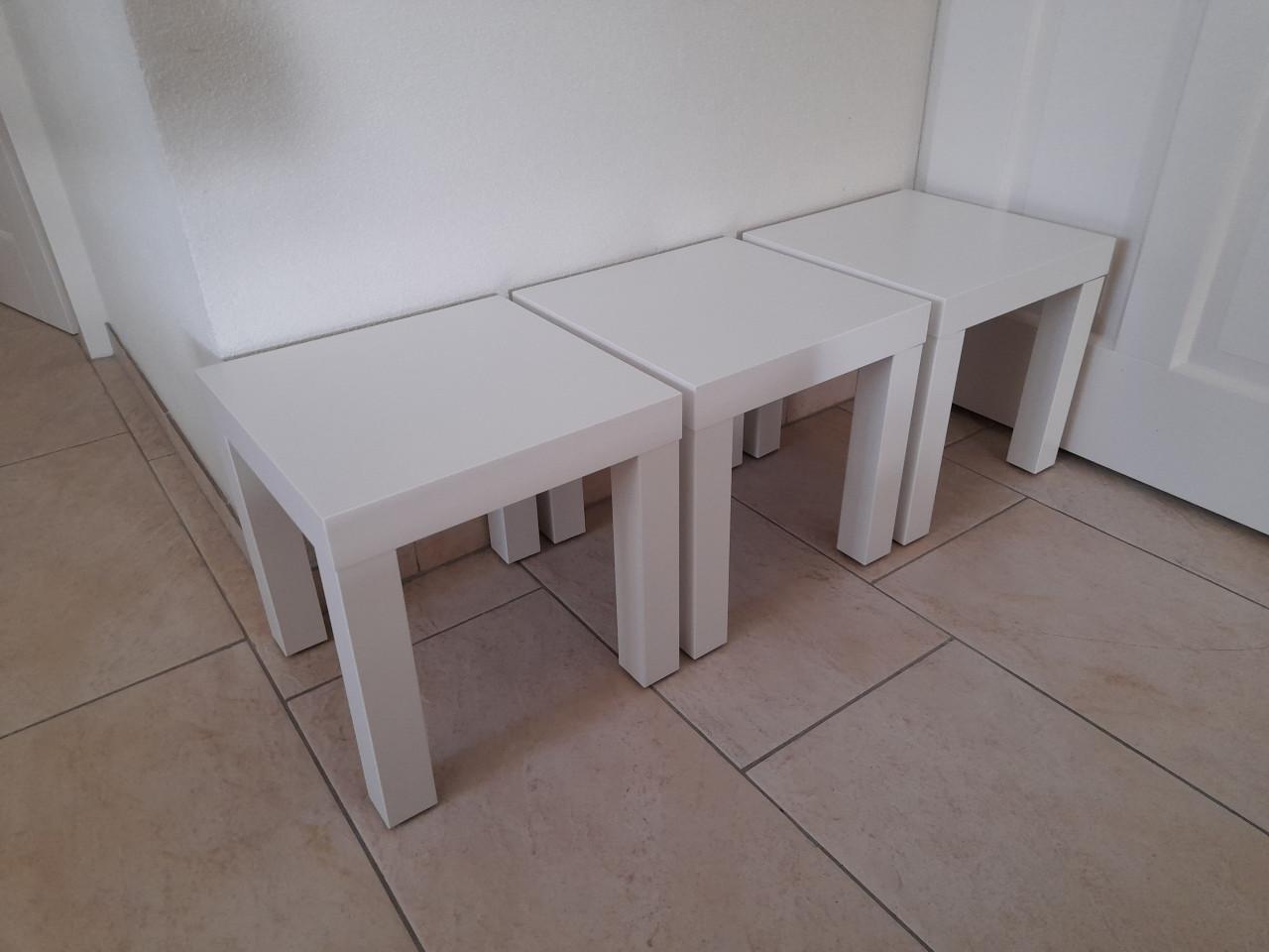 3 x tafeltje  ( 35 x 35 x 35H ) in goede nette staat!