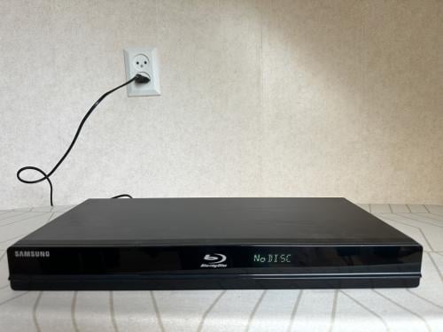 SAMSUNG BD-P1600A BLUE RAY DVD VIDEO DISCPLAYER