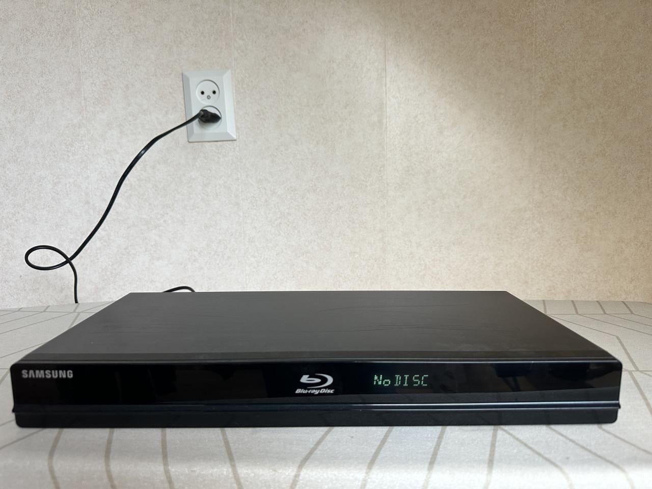 SAMSUNG BD-P1600A BLUE RAY DVD VIDEO DISCPLAYER