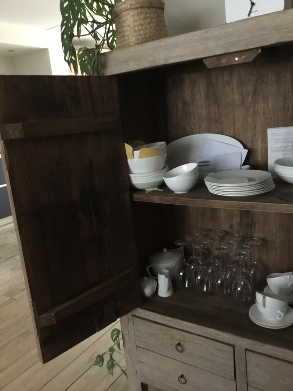 Wand kast massief hout, industrieel