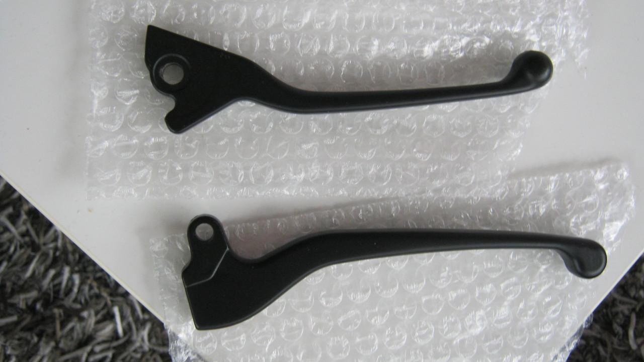 NIEUW VESPA SPRINT SPIEGELS EN REMHENDELS  25 EURO