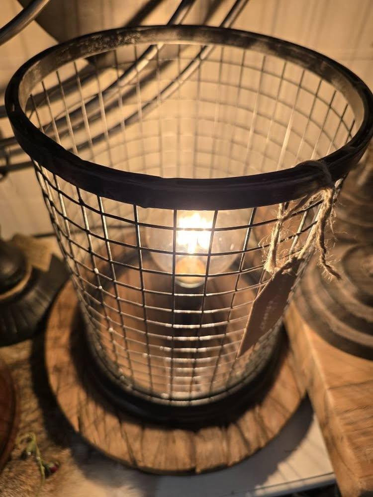 NACHTKASTJES IN DIVERSE MATEN EN MODELLEN, MAAR OOK VEEL ANDERE ITEMS