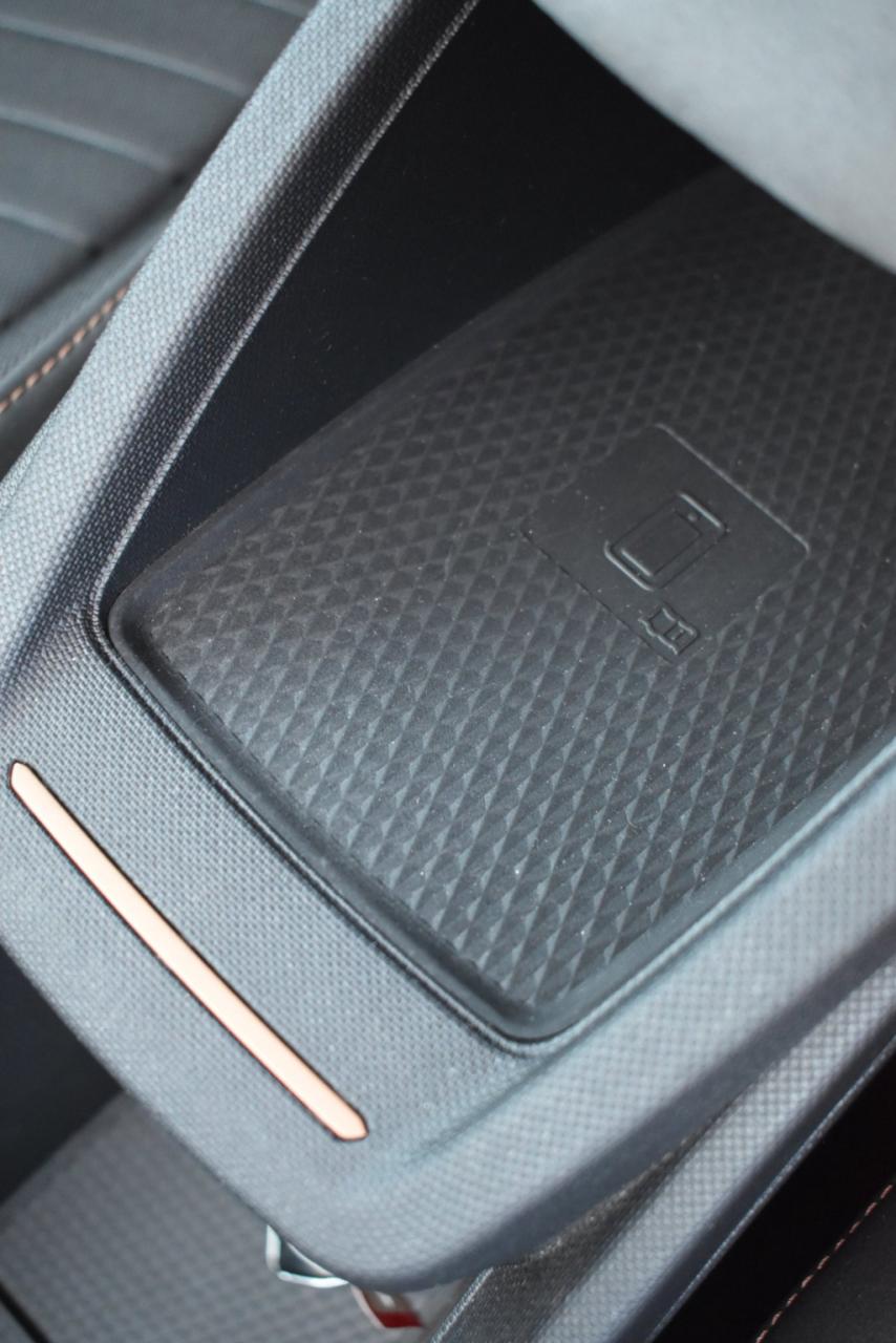 Cupra Born business one 62 kwh soh 93.2% | stoelverwarming | camera | nap |