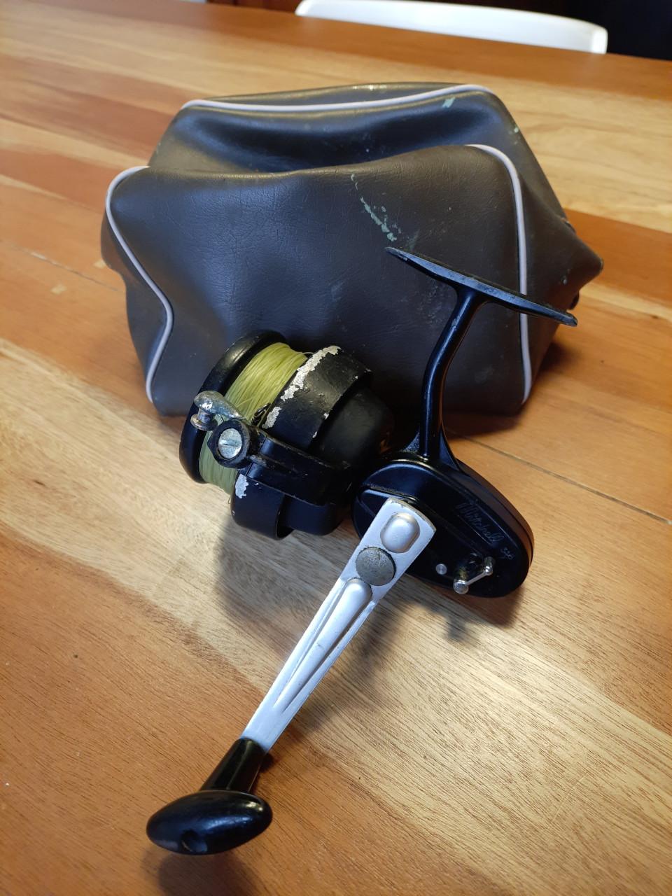 Hengels en molens strandhengel zeehengel boothengel karperhengel vissen