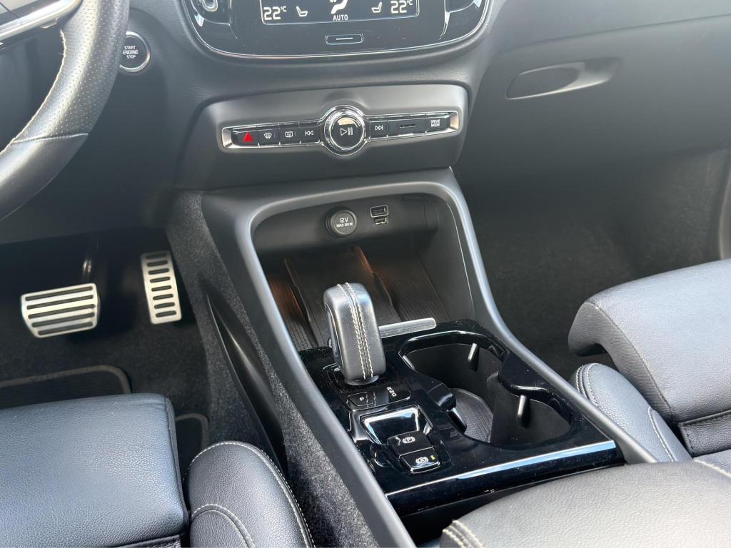 Volvo XC40 1.5 t4 recharge r-design h&k camera acc blis