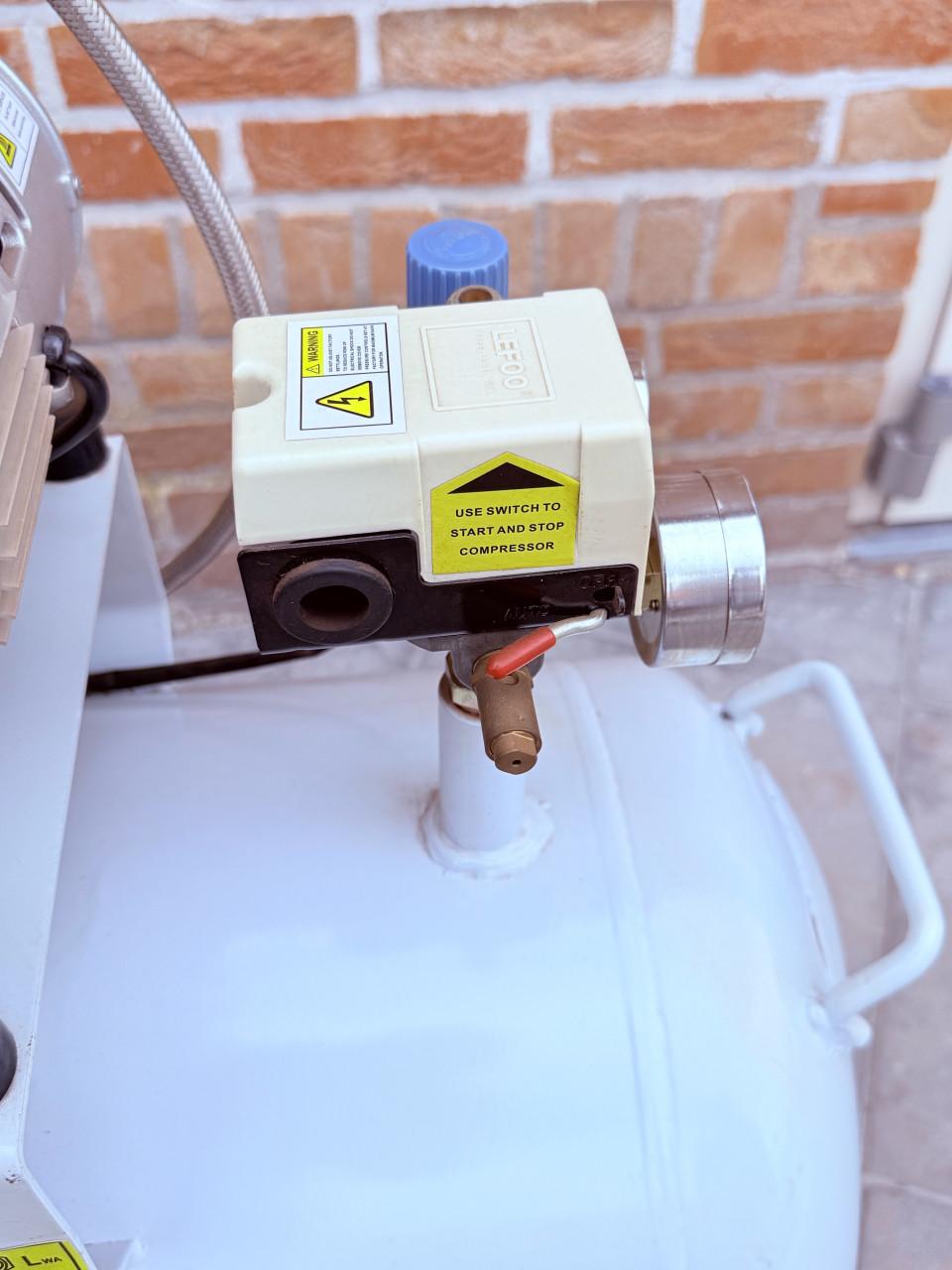 Proffessionele geluidsarme HBM compressor slechts enkrle keren gebruikt.